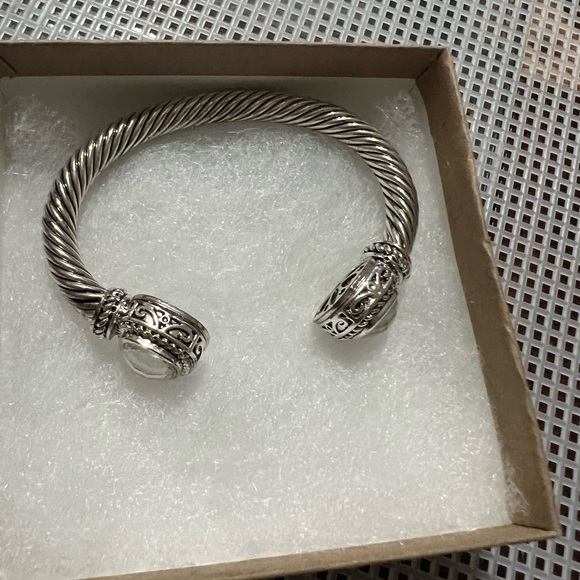 Beautiful silver tone bangle - Picture 5 of 7